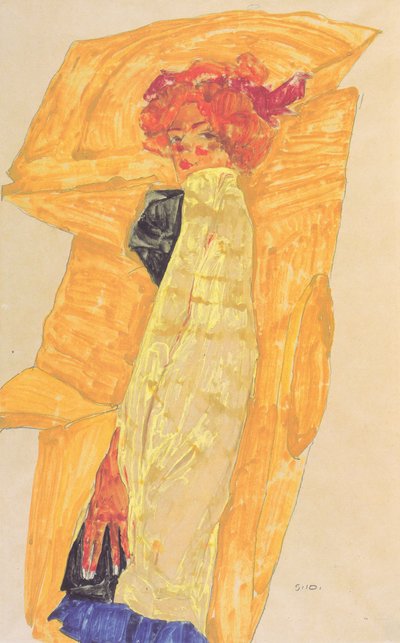 Gerti davanti a una drapperia ocra da Egon Schiele
